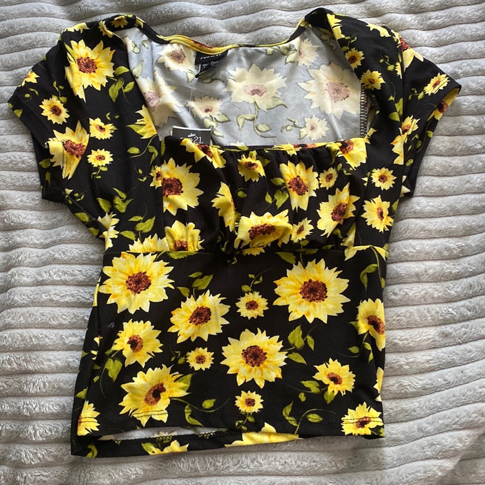Sunflower short sleeve crop top